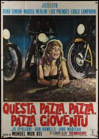 6a103 LOCA JUVENTUD Italian 2p '65 Mos art of sexy girl on ground surrounded by motorcycles!