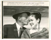 6c152 BING CROSBY/KATHRYN GRANT 7.25x9 news photo '57 the aging crooner w/ his much younger wife!