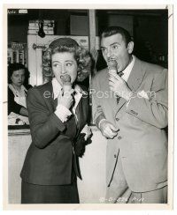 6c498 JOAN BLONDELL/GEORGE BRENT 8.25x10 still '40s eating an ice cream cone by Joe Walters!