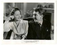 6c646 MINE OWN EXECUTIONER 8x10.25 still '48 Burgess Meredith smiles at Dulcie Gray by piano!