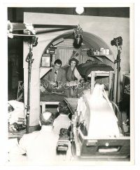 6c663 MRS. MINIVER deluxe candid 8x10 still '42 Greer Garson & Walter Pidgeon filmed in bomb shelter