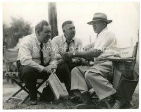 6c688 ON OUR MERRY WAY candid 7.5x9.5 still '48 Laughton, King Viddor & writer Stallings on set!