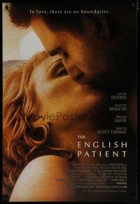 6e288 ENGLISH PATIENT 1sh '96 Ralph Fiennes & Kristin Scott Thomas kiss close-up!