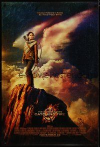 6e418 HUNGER GAMES: CATCHING FIRE advance DS 1sh '13 Jennifer Lawrence w/bow on mountain!