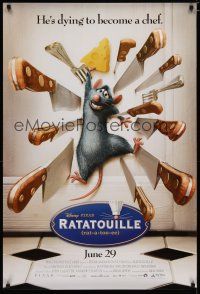 6e632 RATATOUILLE advance DS 1sh '07 Patton Oswalt, great image of mouse w/knives!