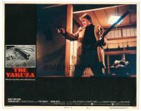 6h989 YAKUZA LC #8 '75 great close up of Robert Mitchum with pistol & shotgun!