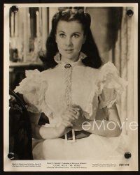 6j933 GONE WITH THE WIND 2 8x10 stills R68 Clark Gable gambling at poke table, pretty Vivien Leigh!
