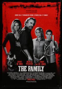 6m270 FAMILY advance DS 1sh '13 Robert De Niro, Michelle Pfeiffer & kids w/weapons!