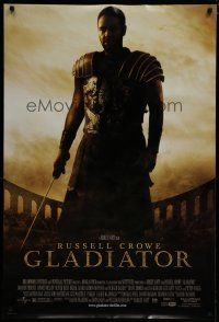 6m321 GLADIATOR DS 1sh '00 Ridley Scott, cool image of Russell Crowe in the Coliseum!