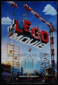 6m499 LEGO MOVIE teaser DS 1sh '14 cool image of title assembled w/cranes & plastic blocks!