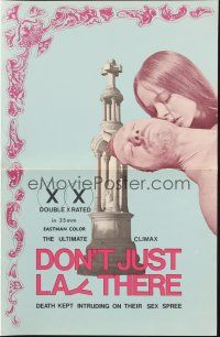 6p537 DON'T JUST LAY THERE pressbook '70 death kept intruding on their sex spree, double x rated!