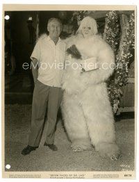 6t290 7 FACES OF DR. LAO candid 8x10 key book still '64 George Pal w/Tony Randall in makeup as Yeti