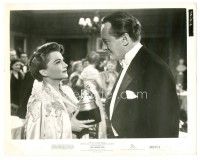 6t320 ALL ABOUT EVE 8.25x10.25 still '50 Anne Baxter holding award & talking to George Sanders!