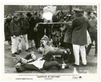 6t365 BAREFOOT IN THE PARK candid 8.25x10 still '67 filming Jane Fonda by Robert Redford in NYC!