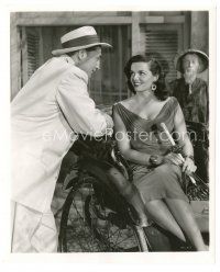 6t738 MACAO 8.25x10 still '52 Robert Mitchum smiles at sexy Jane Russell by Rod Tolme!