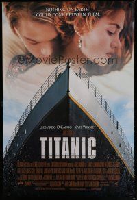6x797 TITANIC DS 1sh '97 great romantic image of Leonardo DiCaprio & Kate Winslet, James Cameron