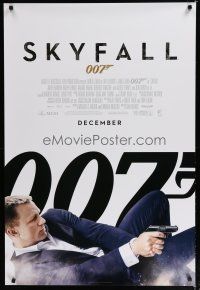 7d436 SKYFALL int'l advance DS 1sh '12 cool c/u of Daniel Craig as James Bond on back shooting gun!