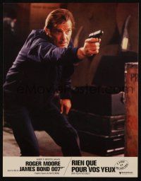 7e099 FOR YOUR EYES ONLY French LC '81 Roger Moore as James Bond 007 w/gun!