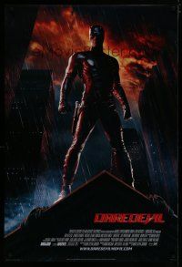 7f164 DAREDEVIL style A int'l DS 1sh '03 huge image of Ben Affleck in costume standing in rain!