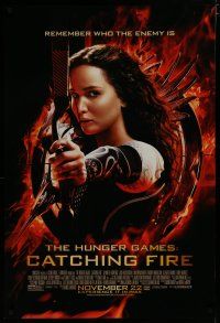 7f366 HUNGER GAMES: CATCHING FIRE advance DS 1sh '13 close-up of Jennifer Lawrence w/bow!