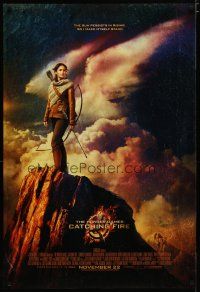 7f367 HUNGER GAMES: CATCHING FIRE advance DS 1sh '13 Jennifer Lawrence w/bow on mountain!