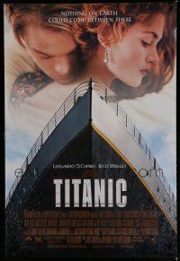 7f770 TITANIC DS 1sh '97 Leonardo DiCaprio & Kate Winslet, James Cameron!