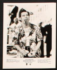 7h476 ACE VENTURA WHEN NATURE CALLS 10 8x10 stills '95 wacky images of Jim Carrey!