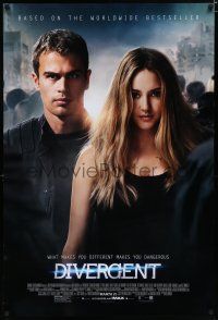 7k227 DIVERGENT advance DS 1sh '14 cool image of sexy Shailene Woodley, Theo James!