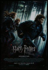 7k348 HARRY POTTER & THE DEATHLY HALLOWS PART 1 advance DS 1sh '10 Daniel Radcliffe on the run!