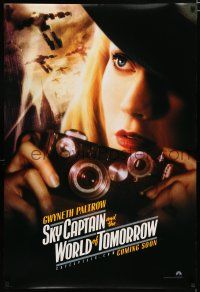 7k711 SKY CAPTAIN & THE WORLD OF TOMORROW teaser DS 1sh '04 pretty Gwyneth Paltrow with camera!