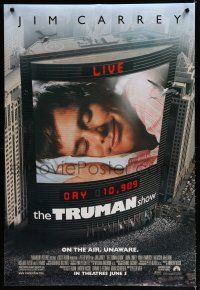 7k806 TRUMAN SHOW advance DS 1sh '98 cool image of Jim Carrey on large screen, Peter Weir