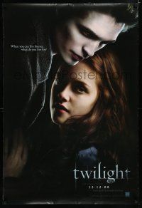7k809 TWILIGHT teaser DS 1sh '08 c/u of Kristen Stewart & Robert Pattinson, vampires!