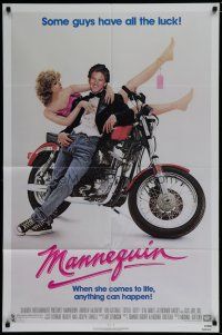 7p526 MANNEQUIN 1sh '87 great image of Andrew McCarthy & fake Kim Cattrall on motorcycle!