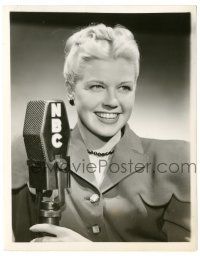 7s213 DORIS DAY radio 7.25x9 still '40s when she was a guest on the Bob Hope Show on NBC Radio!