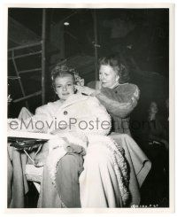 7s221 DOWN TO EARTH candid 8.25x10 still '46 Rita Hayworth gets hair touch up on set by Ellison!