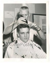 7s242 ELVIS PRESLEY 7.25x9 news photo '58 he's getting his first Army haircut after being drafted!