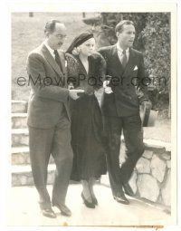 7s433 JEAN HARLOW 6.5x8.5 news photo '32 w/relatives attending funeral of her husband Paul Bern!