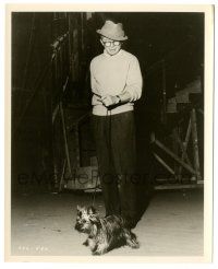 7s529 LOVE IN THE AFTERNOON candid 8.25x10 still '57 Billy Wilder with Audrey Hepburn's cute dog!