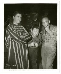 7s732 SAD SACK candid 8.25x10 still '58 Yul Brynner visits Jerry Lewis & Peter Lorre on the set!