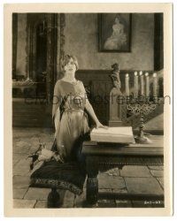 7s812 SPORTING VENUS 8x10.25 still '25 c/u of pretty rich girl Blanche Sweet with giant book!