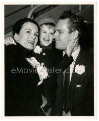 7s145 CHARLTON HESTON deluxe 8.25x10 still '59 with wife & son leaving for Rome to film Ben-Hur!