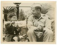 7s862 TEAHOUSE OF THE AUGUST MOON candid 8x10.25 still '56 Glenn Ford on set w/young Japanese boy!