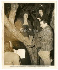 7s891 TIME OF THEIR LIVES candid 8x10 still '46 Lou Costello & Reynolds go over a scene in a tree!