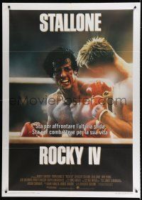 7t389 ROCKY IV Italian 1p '86 different image of Sylvester Stallone fighting in boxing ring!