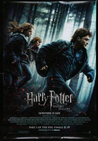 7w264 HARRY POTTER & THE DEATHLY HALLOWS PART 1 advance DS 1sh '10 Daniel Radcliffe on the run!