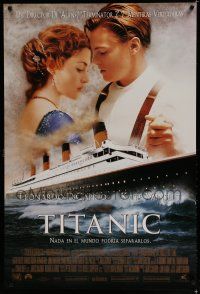 7w769 TITANIC Spanish/U.S. style B DS 1sh '97 great romantic image of Leonardo DiCaprio & Kate Winslet!
