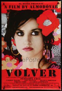 7w815 VOLVER DS 1sh '07 Almodovar, sexy Penelope Cruz surrounded by flowers!