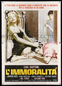 7y377 L'IMMORALITA Italian 2p '78 art of sexy Lisa Gastoni in nightgown with another woman's man!