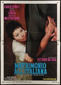7y385 MARRIAGE ITALIAN STYLE Italian 2p '64 de Sica, different Nistri art of Loren on her knees!