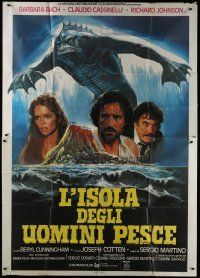7y432 SOMETHING WAITS IN THE DARK Italian 2p '79 different art of monster looming over top cast!